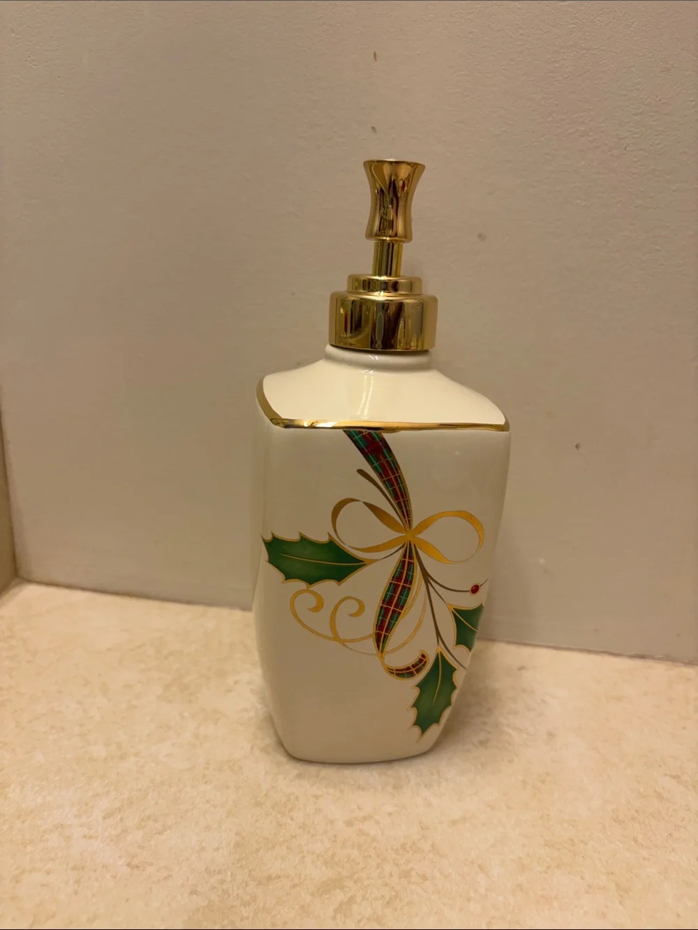 Lenox Holiday Nouveau Ceramic Bath Accessory Set in Ivory and Gold